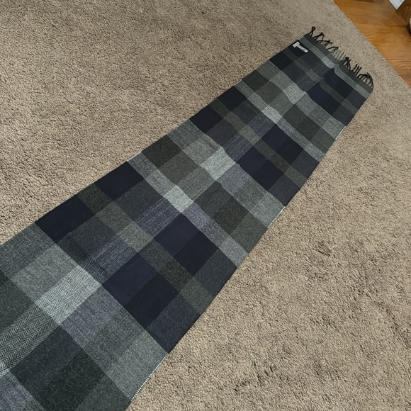 NWT Scarf-Plaid in Navy/Gray/Black-69x13-Acrylic-Rainforest Brand - Picture 11 of 13